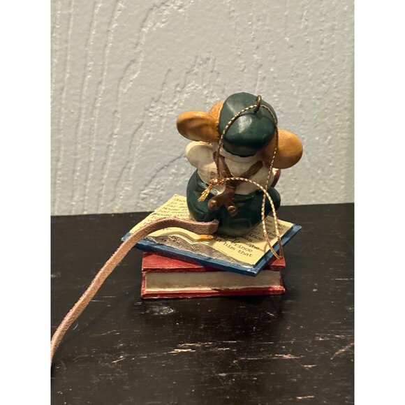 Kurt Adler Hole In The Wall Gang Christmas Mouse Reading Ornament On Books Apple - Picture 4 of 6